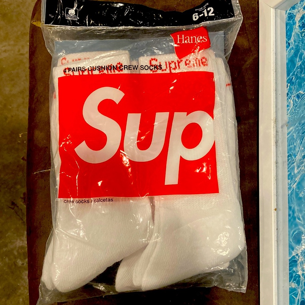 Supreme Mens Socks (White) size 6-12